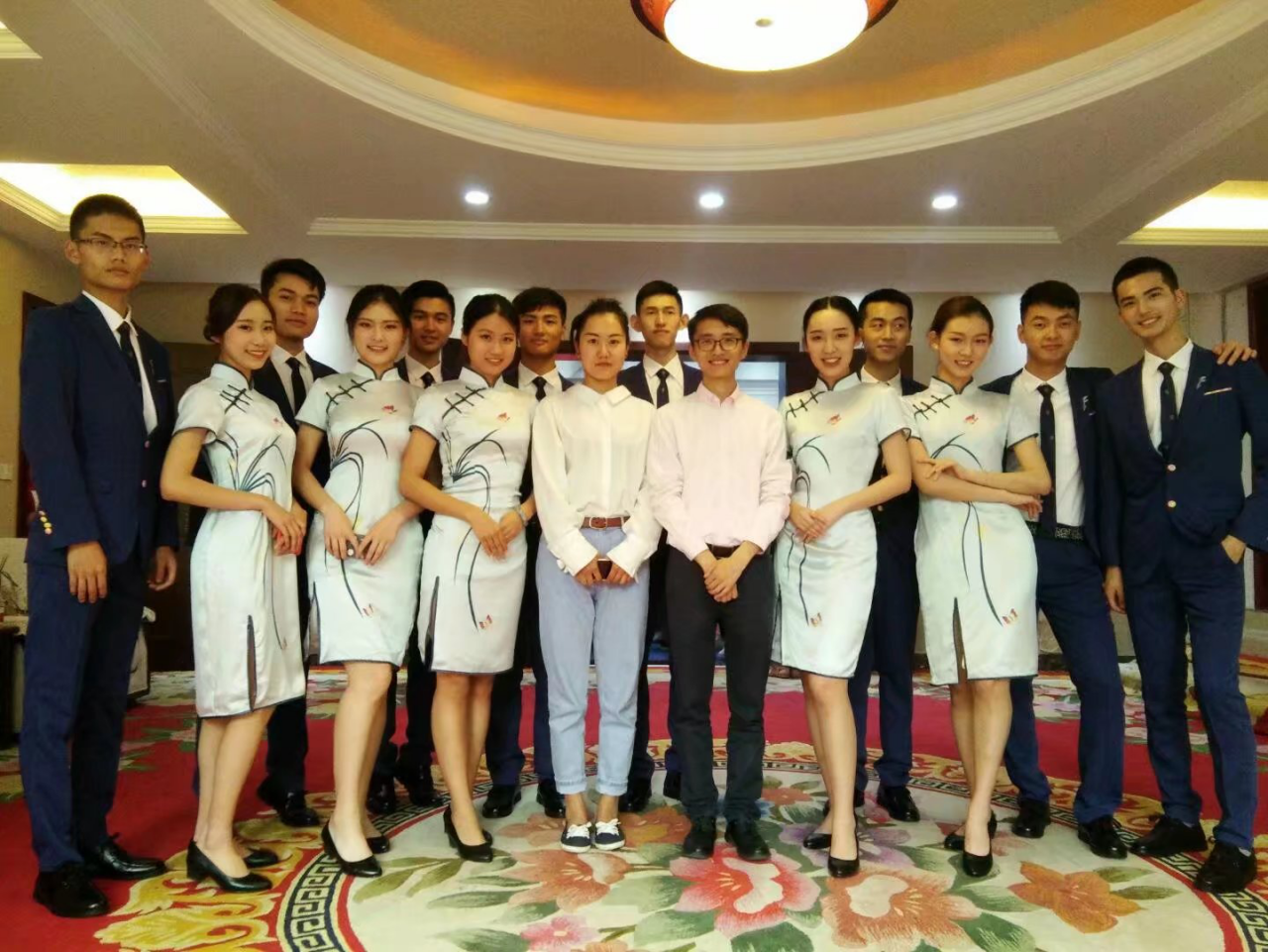 蘇州圣巧依為數(shù)博會定制職業(yè)裝 蘇州圣巧依為數(shù)博會定制職業(yè)裝